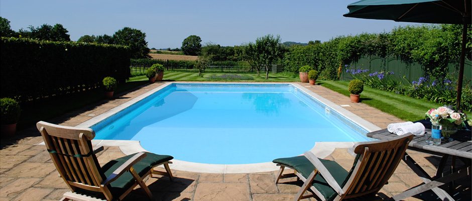 hampshire-holiday-cottage-swimming-pool_g