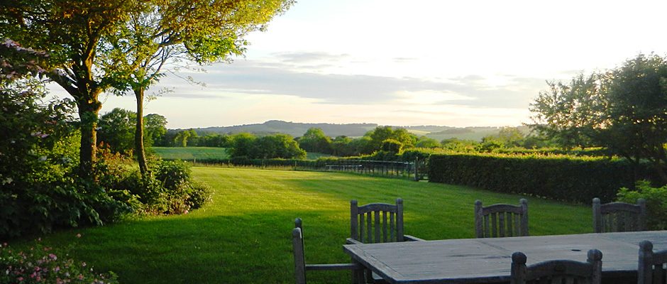 hampshire-holiday-cottage-family-garden2